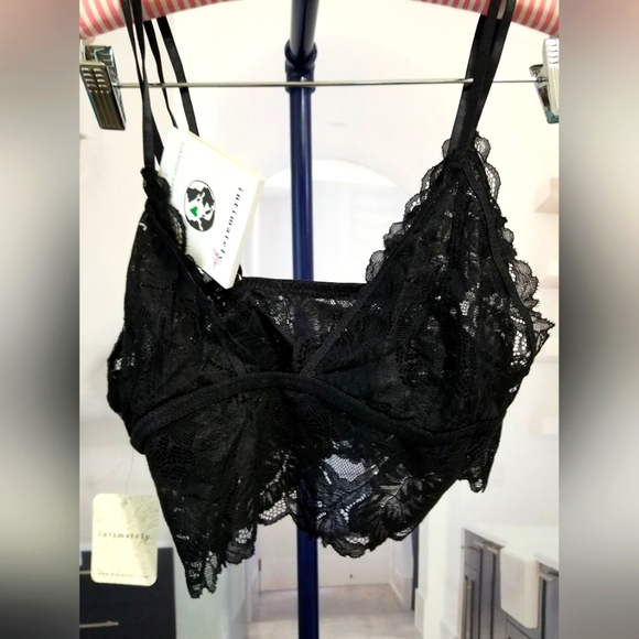 FP BUNDLE: Bralette 2 PK - Scoop Neck Crop Top - One Zella Printed Bike Short - Picture 6 of 12